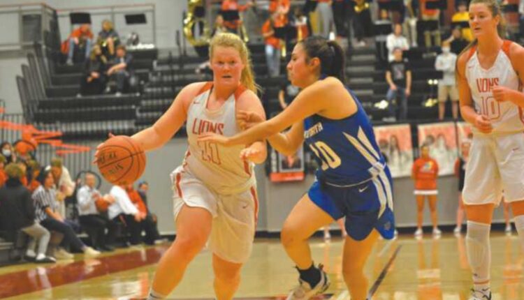 Lansing girls top Leavenworth on senior night