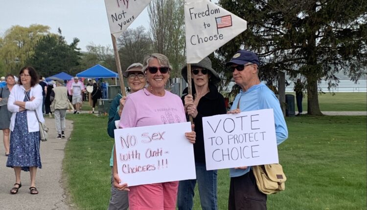 Hundreds Gather for Women's March in Traverse City to Protect Roe V. Wade