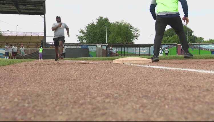Detroit organization uses sports to bridge gap between police and community