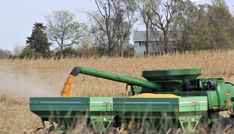 As aging farmers retire, lawmakers explore how to boost beginning producers ⋆ Michigan Advance