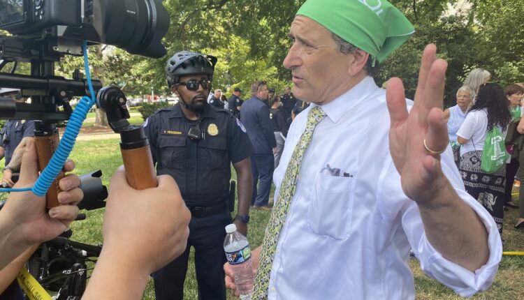 Members of Congress arrested after protest for abortion rights in front of Supreme Court ⋆ Michigan Advance