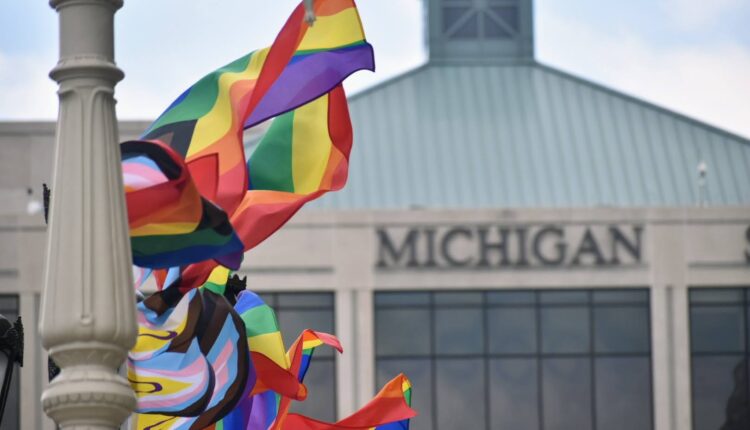 How attacks on drag queens in Howell foreshadowed the right’s national anti-LGBTQ+ push ⋆ Michigan Advance
