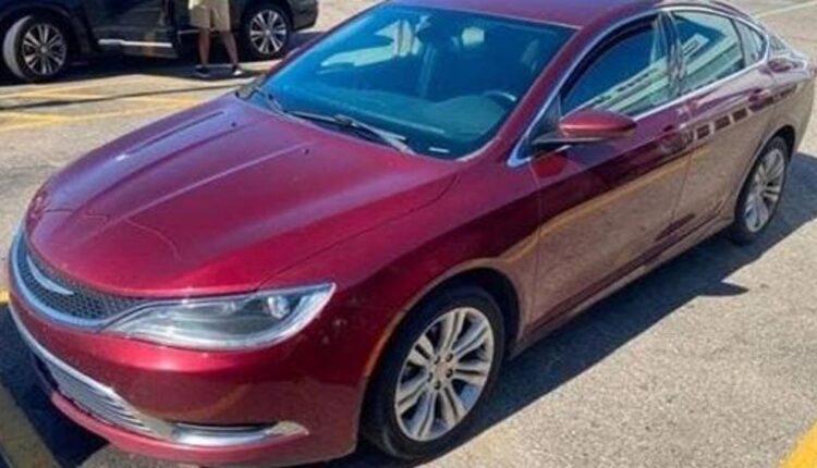 Detroit police investigating carjacking after man steals vehicle while 95-year-old woman is inside