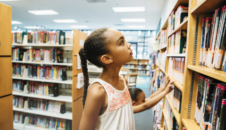An ‘unprecedented flood’ of book bans engulfs U.S. school districts, PEN report says ⋆ Michigan Advance