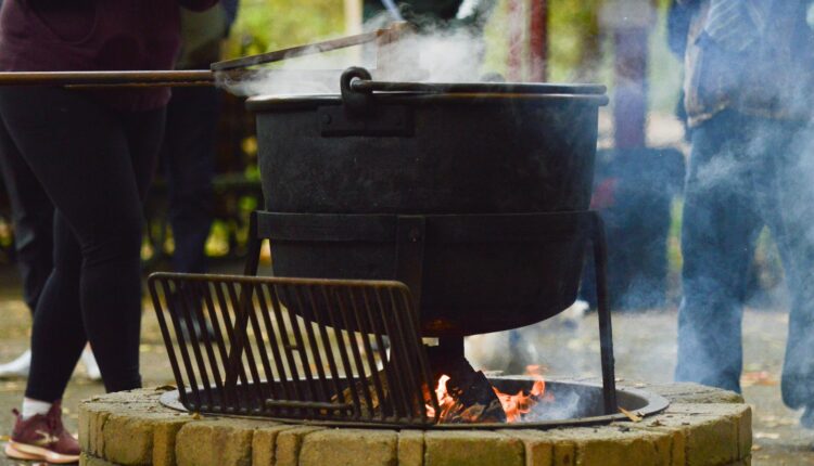 After two year hiatus, Lansing Apple Butter Festival brings community members together
