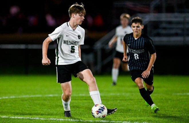 Williamston's Cale Pederson moves the ball against Okemos during the first half on Tuesday, Oct.  4, 2022, at Okemos High School.