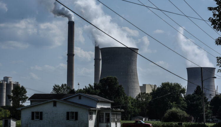 Coal plant operators shirking responsibilities on ash cleanup, report contends ⋆ Michigan Advance