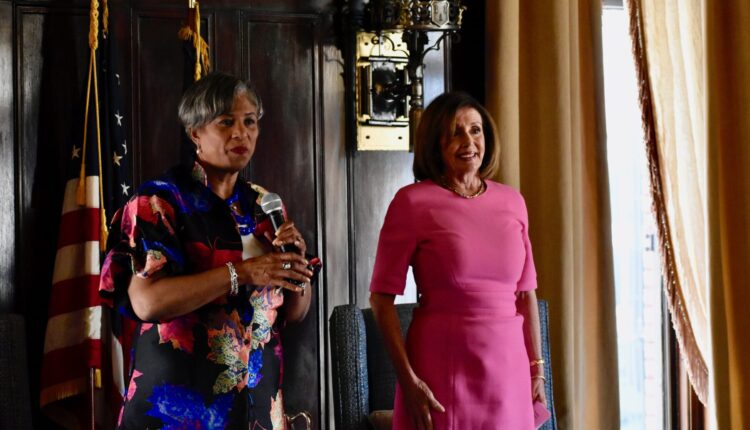 Lawrence interested in USPS post, toasts Jeffries as a consensus-builder among Dems ⋆ Michigan Advance
