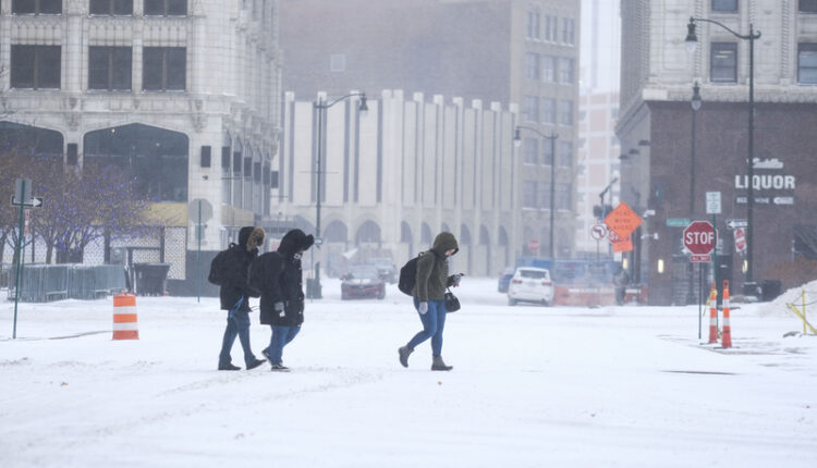 As another winter storm strains the electric grid, it’s time to fix transmission, experts say ⋆ Michigan Advance