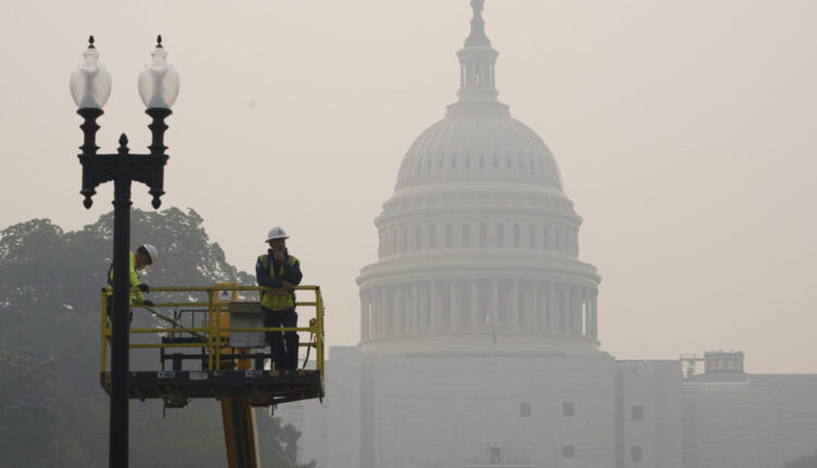 Workers lack protections when wildfire smoke makes the air dangerous ⋆ Michigan Advance