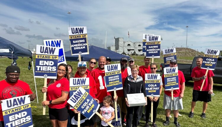 Workers at Stellantis Jeep plant in Toledo part of the ongoing United Auto Workers strike ⋆ Michigan Advance
