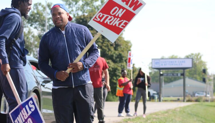 As of noon, 25,000 UAW members will be striking against the Detroit Three automakers ⋆ Michigan Advance