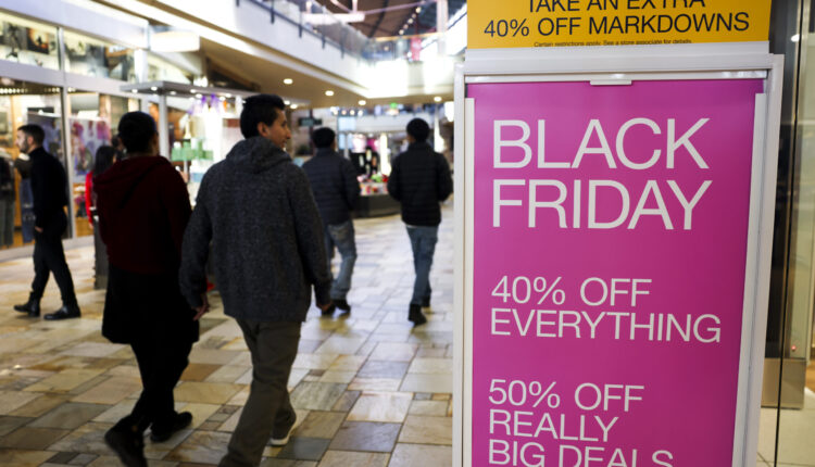 Retailers pare back their seasonal hiring to prepare for ho-hum holidays ⋆ Michigan Advance