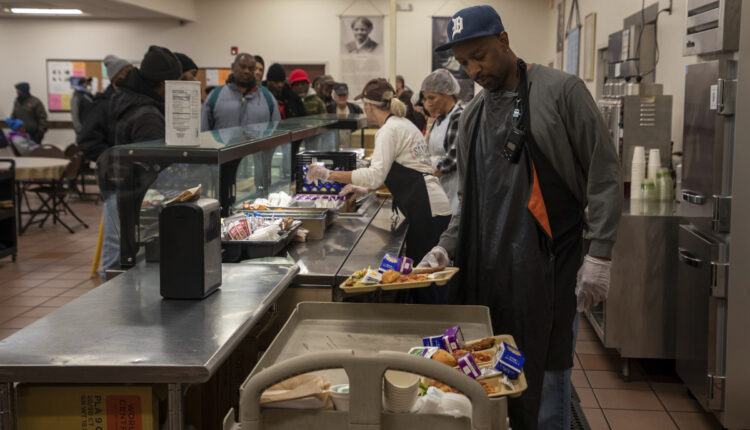'Never seen anything like this': Food pantries see spike in need