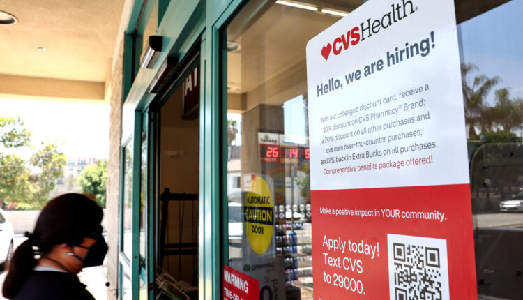 Wages up, hiring steady as job market ends year strong ⋆ Michigan Advance